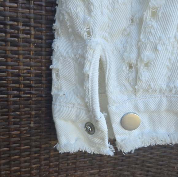 Nwt Chic af white eyelit shacket women's size medium - Picture 8 of 8